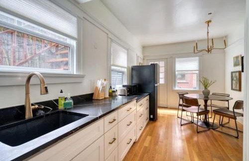Alphabet Historic District Hotel | Stay Portland - 1910 Historic Jessie Morehead House - 98 WalkScore