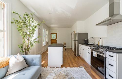 Uptown Apartment | Stay Portland - NW 23rd - 1BR - Best Location - Historic Beauty