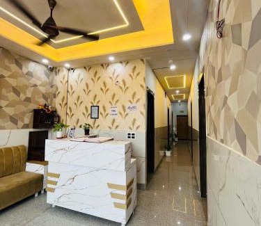 South Extension Hotel | Stay Residency Green Park Metro Gate no 1
