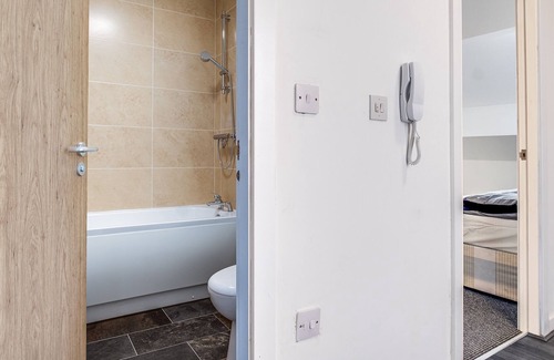 Bradford Apartment | Stay Smiling- Bradford City Centre