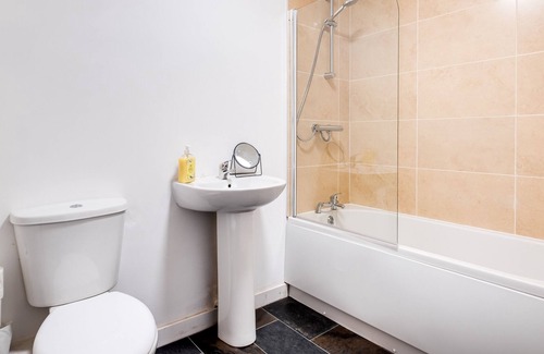 Bradford Apartment | Stay Smiling- Bradford City Centre