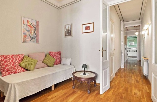 L'Antiga Esquerra de l'Eixample Apartment | Stay U-nique Apartments Hospital Clinic