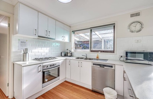 Cranbourne House | StayAU Newly Comforts 3BRM Pet Friendly Cranbourne