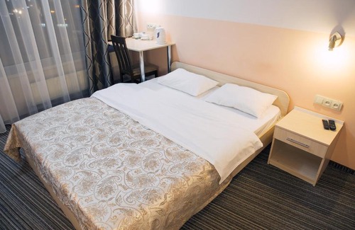 Dnipro Hotel | Staybridge Mini-Hotel in Most City PANORAMIC RIVER VIEW
