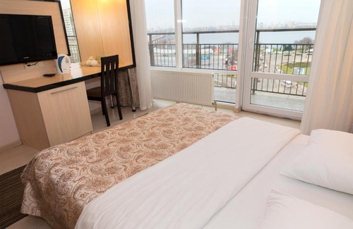Dnipro Hotel | Staybridge Mini-Hotel in Most City PANORAMIC RIVER VIEW