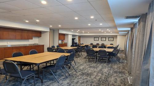 Calgary Hotel | Staybridge Suites - Calgary Airport by IHG