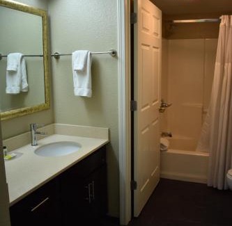 Cranbury Hotel | Staybridge Suites Cranbury - South Brunswick by IHG