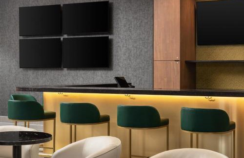Saint-Laurent Hotel | Staybridge Suites Montreal Airport - St-Laurent by IHG
