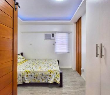 Las Pinas Apartment | Staycation in Somerset for 6 - Near Alabang