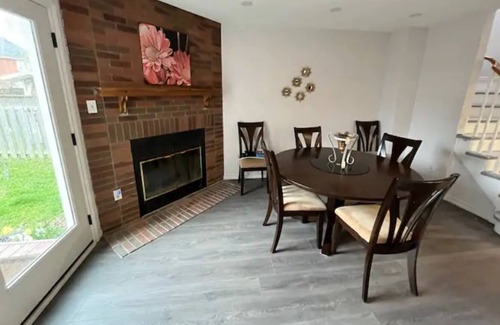 Winona House | Staycation StoneyCreek- 3Bdrm-Hotub-BBQ-Lakeside-