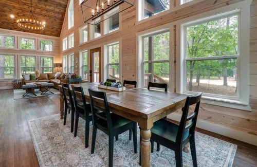 Broken Bow House | Stayhocha Hottub, Separate Suite