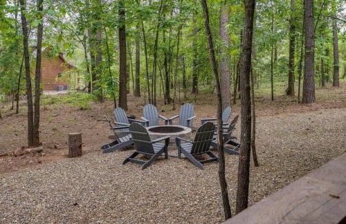 Broken Bow House | Stayhocha Hottub, Separate Suite