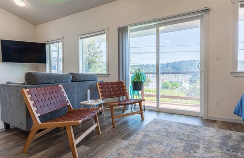 Port Orford Apartment | #StayinMyDistrict Oceanview Studio Loft