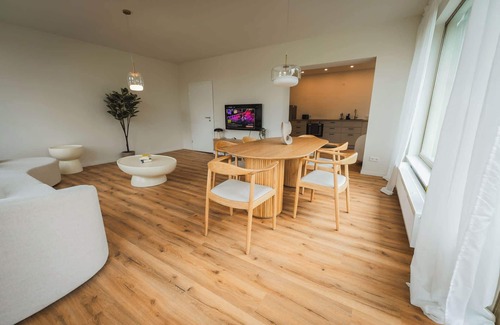 Celle House | Staylight Penthouse by the French Garden - 7 Min to Old Town