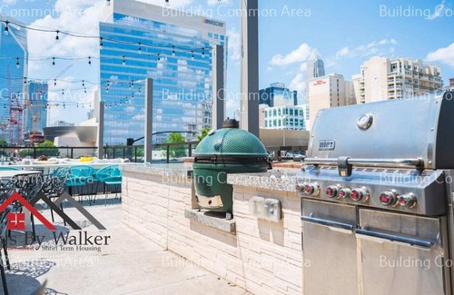 Second Ward Condo | StaysByWalker Uptown 3BR KingBeds/Gym/Parking/Desk