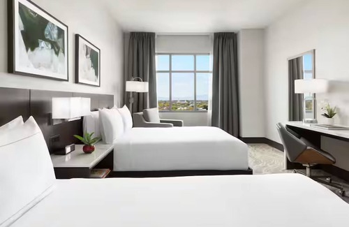 Downtown Tucson Hotel | Std 2 Queens, DoubleTree Tucson, Restaurant & Pool, Near Convention Center