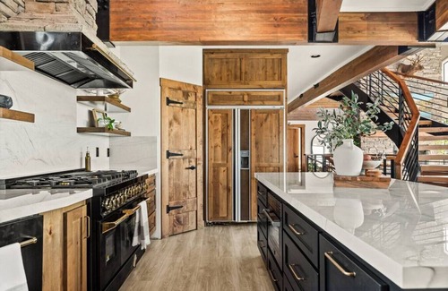 Baldwin Lake Cabin | Steel Pine Lodge · Steel Pine Lodge A Rustic Mountain Retreat Views!