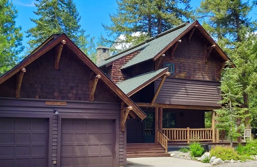 Mazama House | Steelhead Lodge in Mazama-Close to ski trails at the base of the North Cascades!