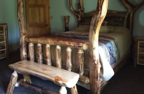 Nadeau House | "Steelhead Lodge" Log Home On The Big Cedar River