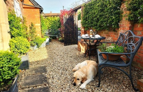 Steeple Ashton Cottage | Steeple Ashton Village Spacious Comfort in Cottage for 2 in Country House Style