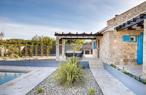 Razanac Villa | Steinhaus Milan