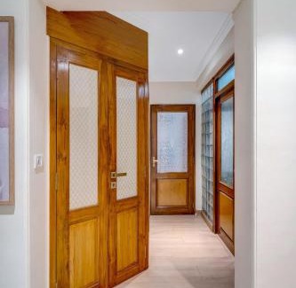 Pali Hill Apartment | Stella 2BHK in Khar with Wi-Fi, Smart TV & Kitchen