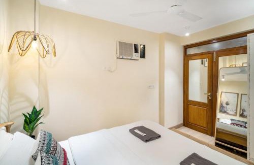 Pali Hill Apartment | Stella 2BHK in Khar with Wi-Fi, Smart TV & Kitchen