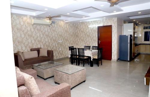 South West Apartment | Stella Homestay- Near Yashobhoomi