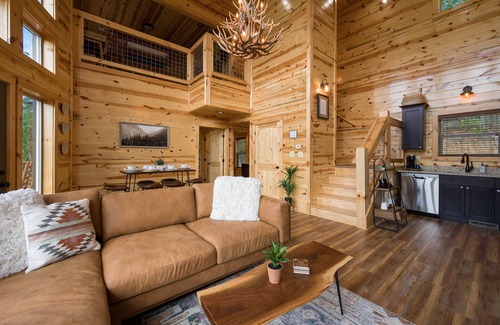 Wears Valley Cabin | Stellar Views - Rustic Modern, Cozy Cabin with all the perks!