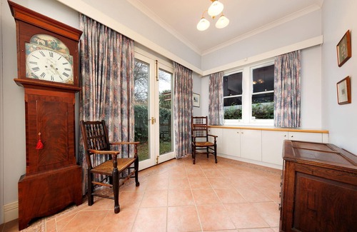 Albury House | Step Back in Time on Dean - Comfortable, central three bedroom home with lots of charm