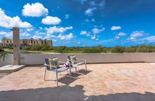 Noord Villa | Step inside this luxurious 4 bedroom, 4 bathroom Villa with unobstructed one of-a-kind sunset views