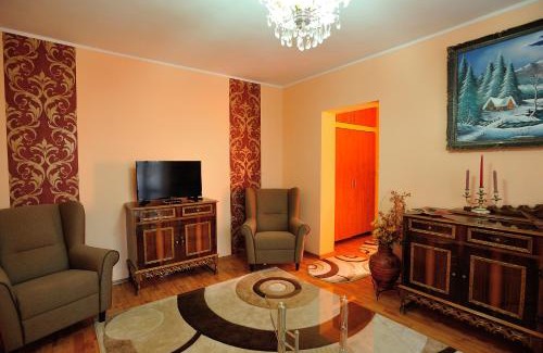 Tractorul Apartment | Stephanie Apartment