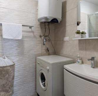 Sipan Island Apartment | Stephanie green island apartments