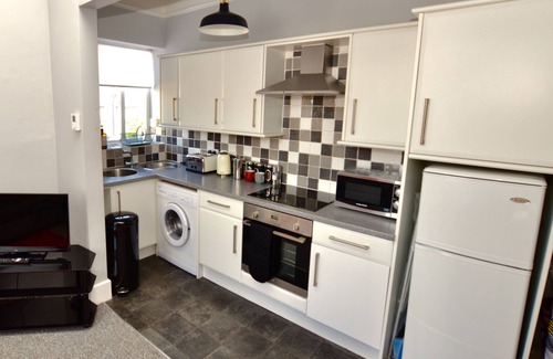 Cheltenham Cottage | STEPHEN'S CHELTENHAM APARTMENT, pet friendly in Cheltenham