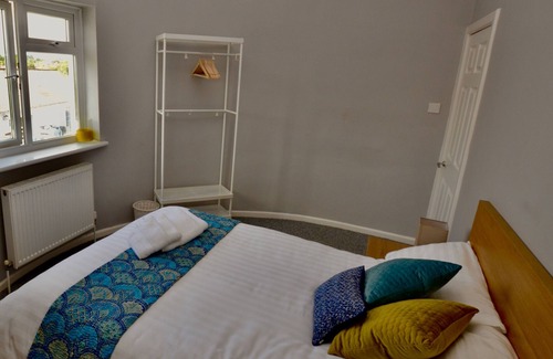 Cheltenham Cottage | STEPHEN'S CHELTENHAM APARTMENT, pet friendly in Cheltenham