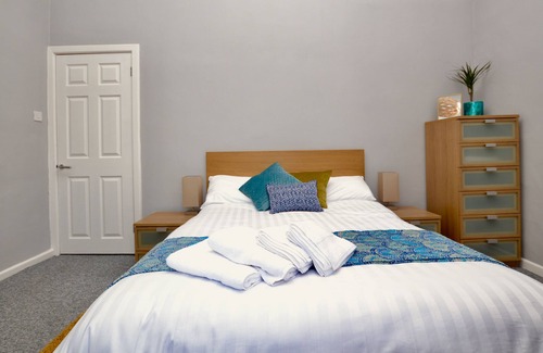 Cheltenham Cottage | STEPHEN'S CHELTENHAM APARTMENT, pet friendly in Cheltenham