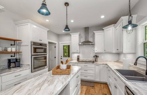 Mentone Cottage | Steps Away-brand new cottage, close to downtown