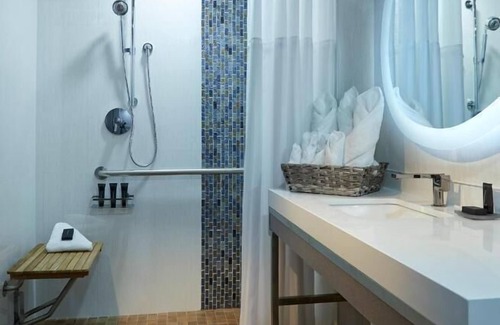 East Daytona Hotel | Steps Away from Daytona Beach! With Outdoor Pool, Pet-friendly Property