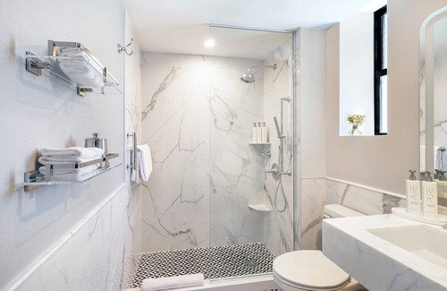 Turtle Bay Hotel | Steps Away from Times Square | Spacious Room w/Kitchenette and Living Area