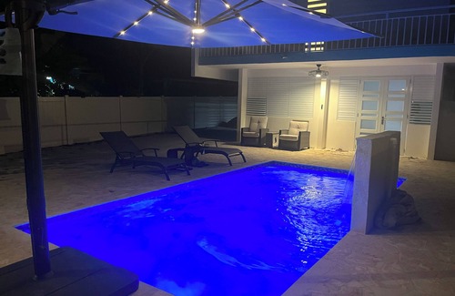 Cerro Gordo House | Steps from Beach, private pool and Wifi