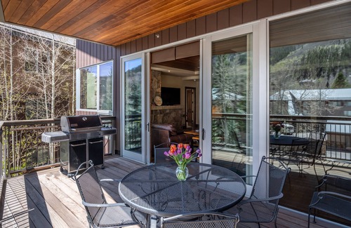 Vail Condo | Steps from chairlift - 4 BR Luxury sleeps 10 w/ski concierge & hotel services!