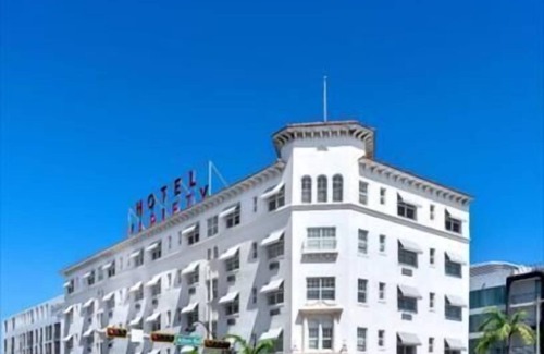 West Avenue Apartment | Steps from Miami Attractions | Walkable South Beach Studio