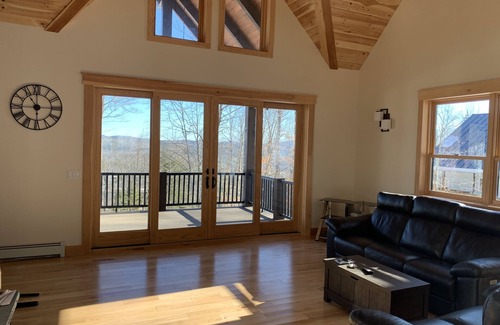Ludlow House | Steps from Sachem trail, hot tub, 2 master suits, total 5 bed/bath, build 2022
