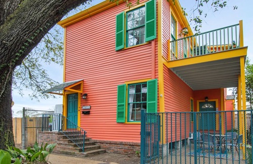 Milan House | Steps from St. Charles Avenue! Book both Chez Delachaise № 1 & № 2!