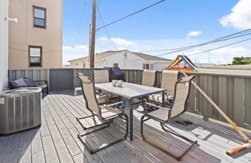 Atlantic City Apartment | Steps from the Beach Spacious Modern 4BR 2BA Apt