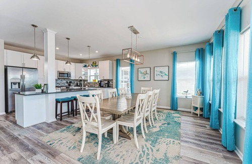 Cape San Blas House | Steps From The Oceanfront! Pool, Pet Friendly, Wifi, king beds! WEEKLY DISCOUNTS