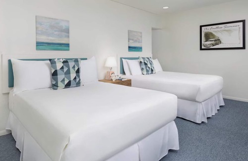 Laguna Beach Hotel | Steps from the Sand! Outdoor Pools, and Walk to Main Beach Park & Heisler Park