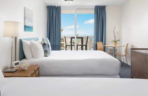 Laguna Beach Hotel | Steps from the Sand! Outdoor Pools, and Walk to Main Beach Park & Heisler Park