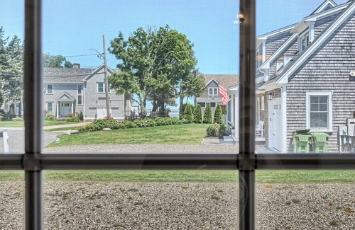 Barnstable House | STEPS TO A PRIVATE BEACH. WALK TO MARINA AND RESTAURANTS!