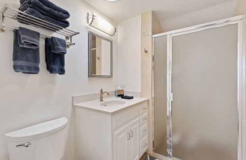 Summerland House | Steps to Beach & Town! Ocean Views! Ideal Studio!